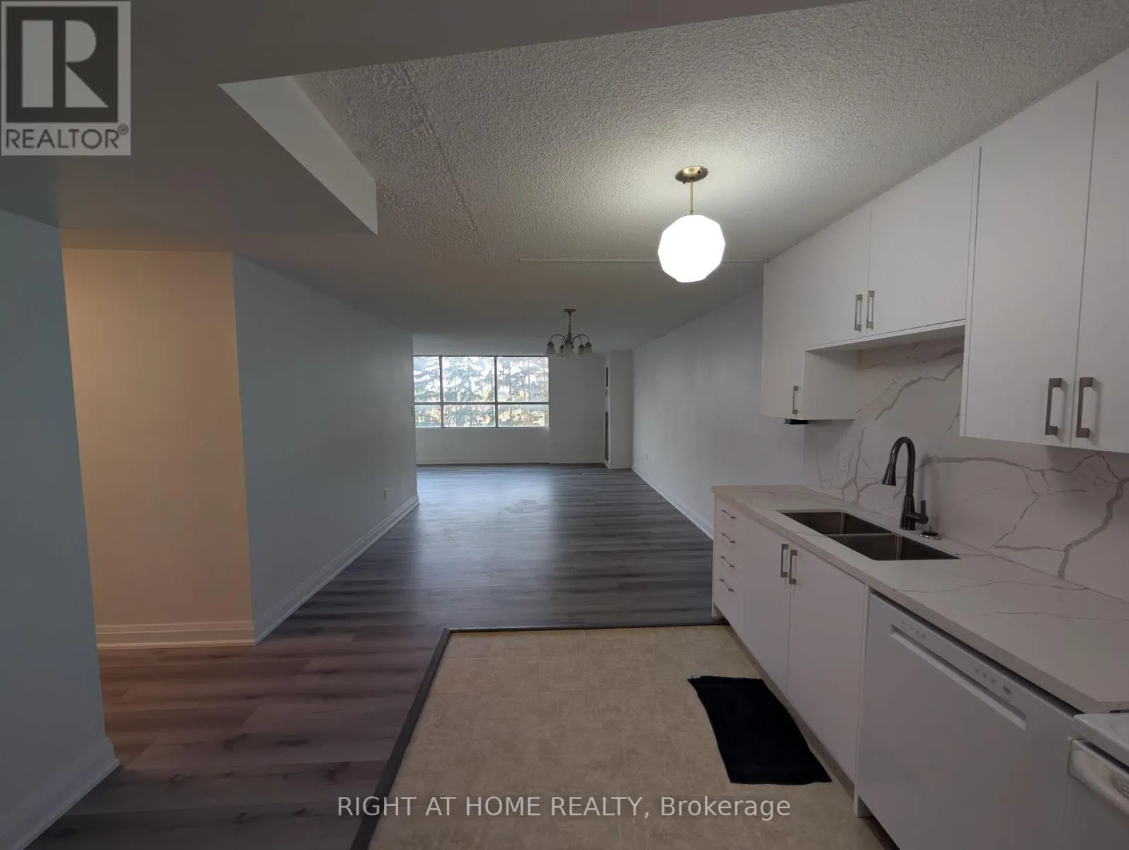412 - 40 PANORAMA COURT