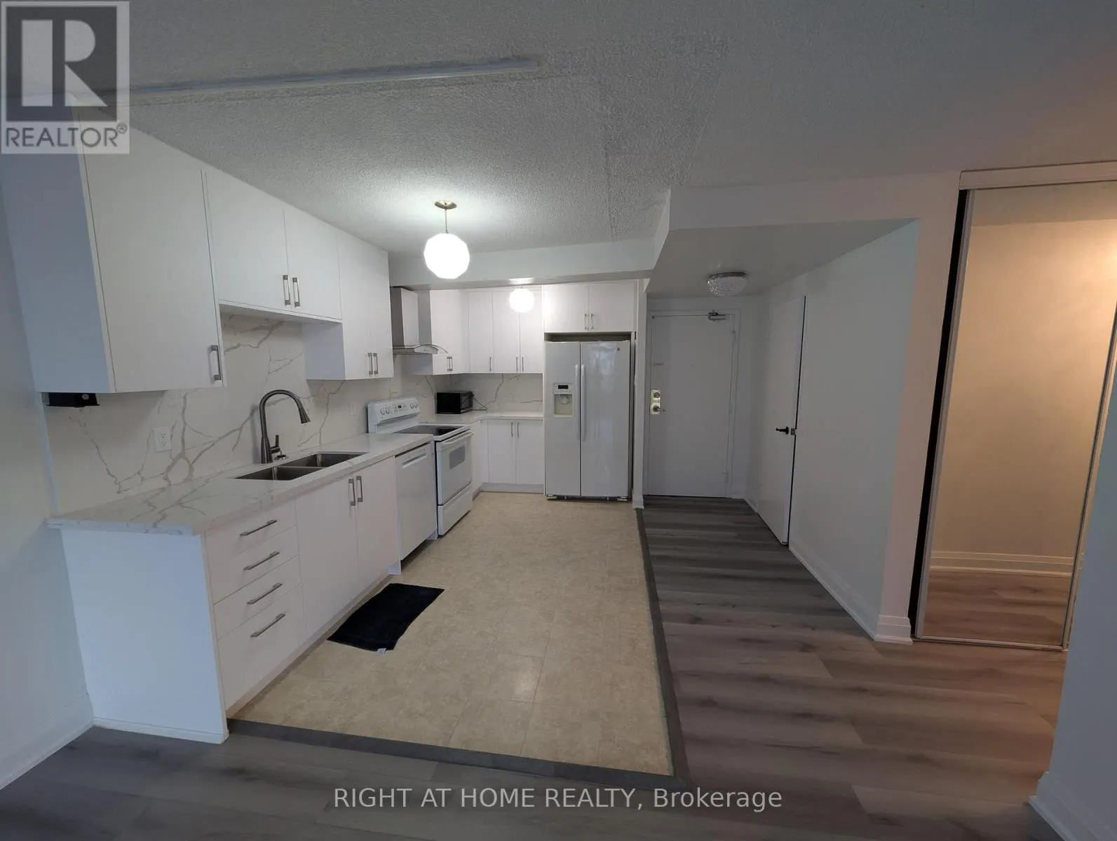 412 - 40 PANORAMA COURT
