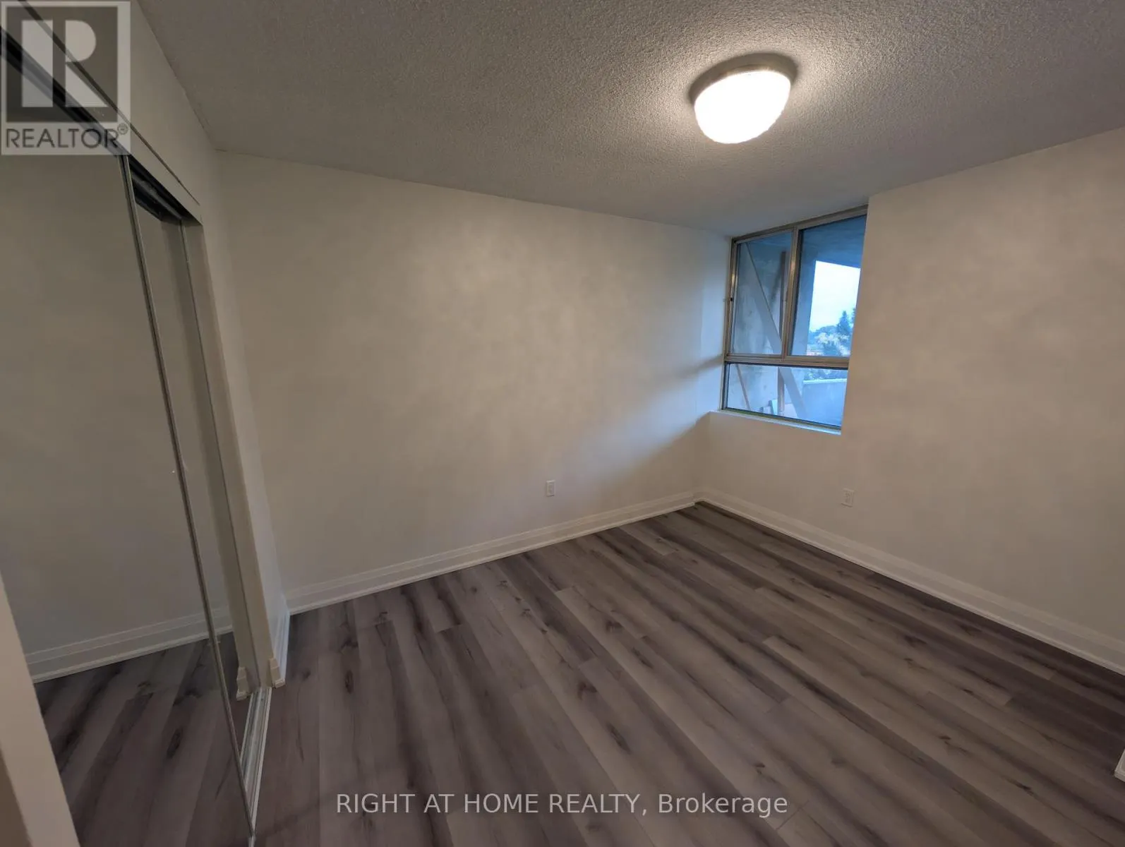 412 - 40 PANORAMA COURT
