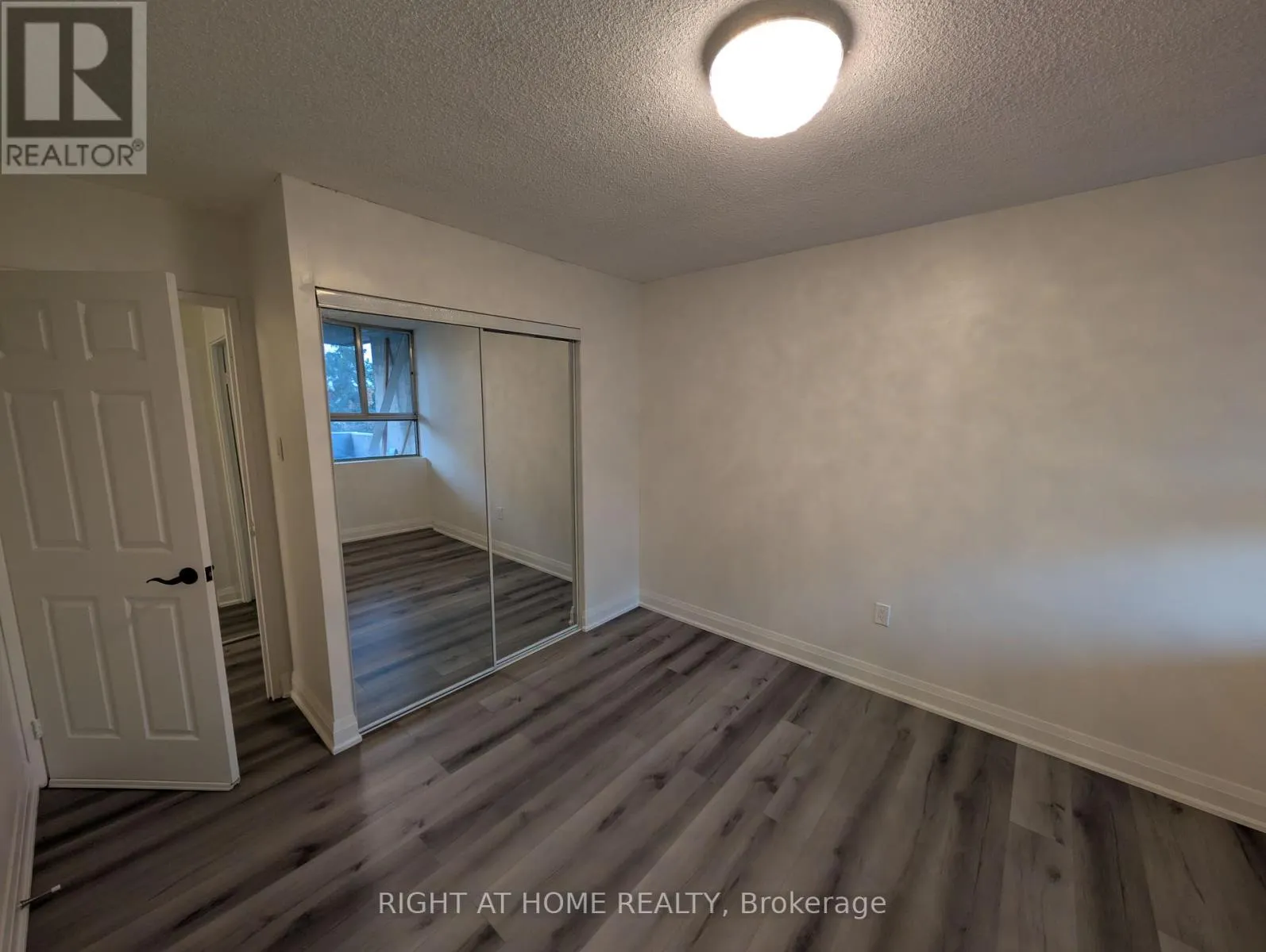 412 - 40 PANORAMA COURT