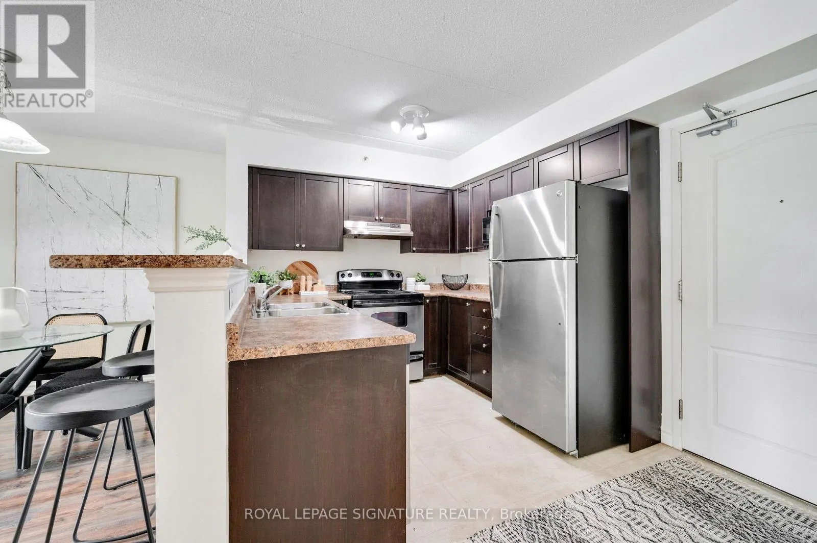 204 - 1470 MAIN STREET E