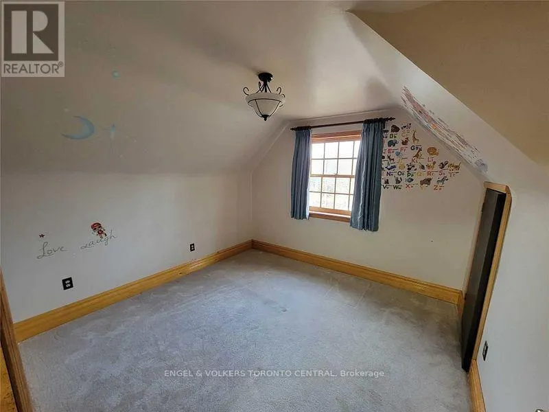 1327 MINEOLA GARDENS