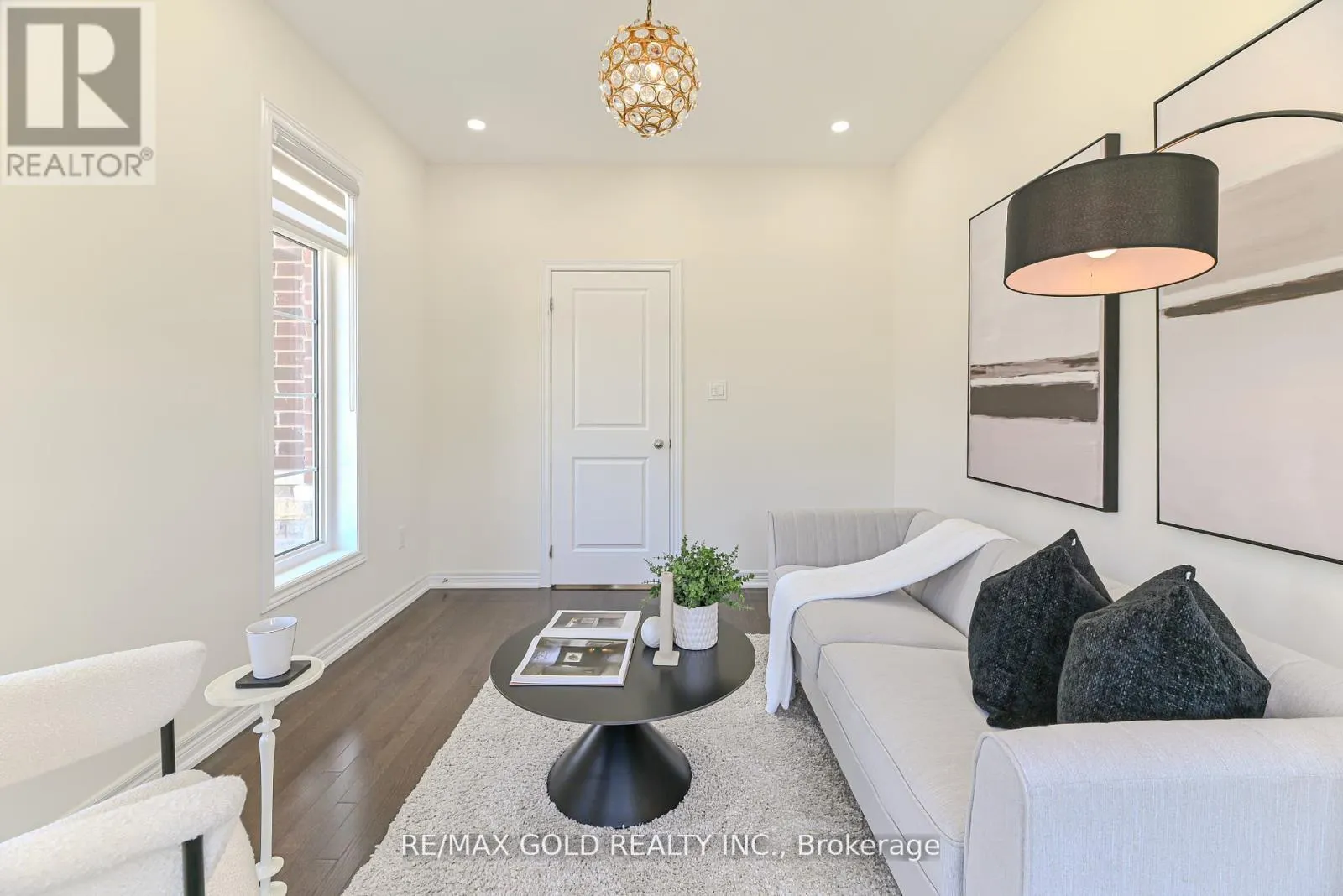 59 COBRIZA CRESCENT