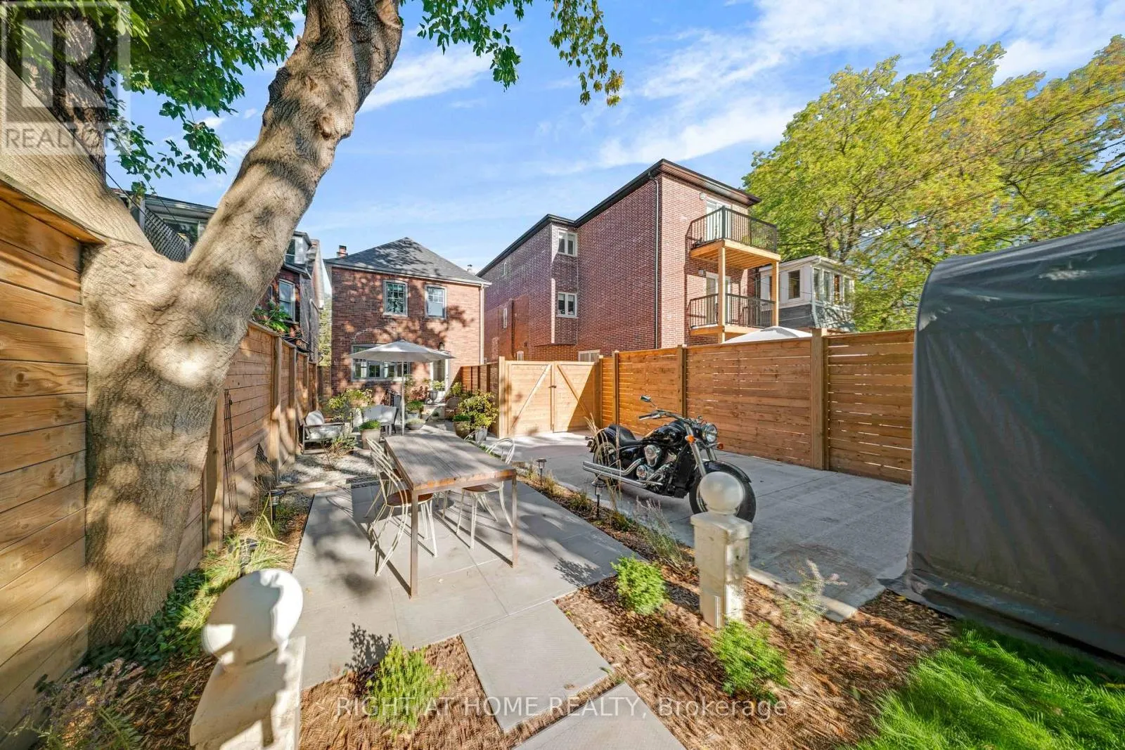 1642 DUFFERIN STREET