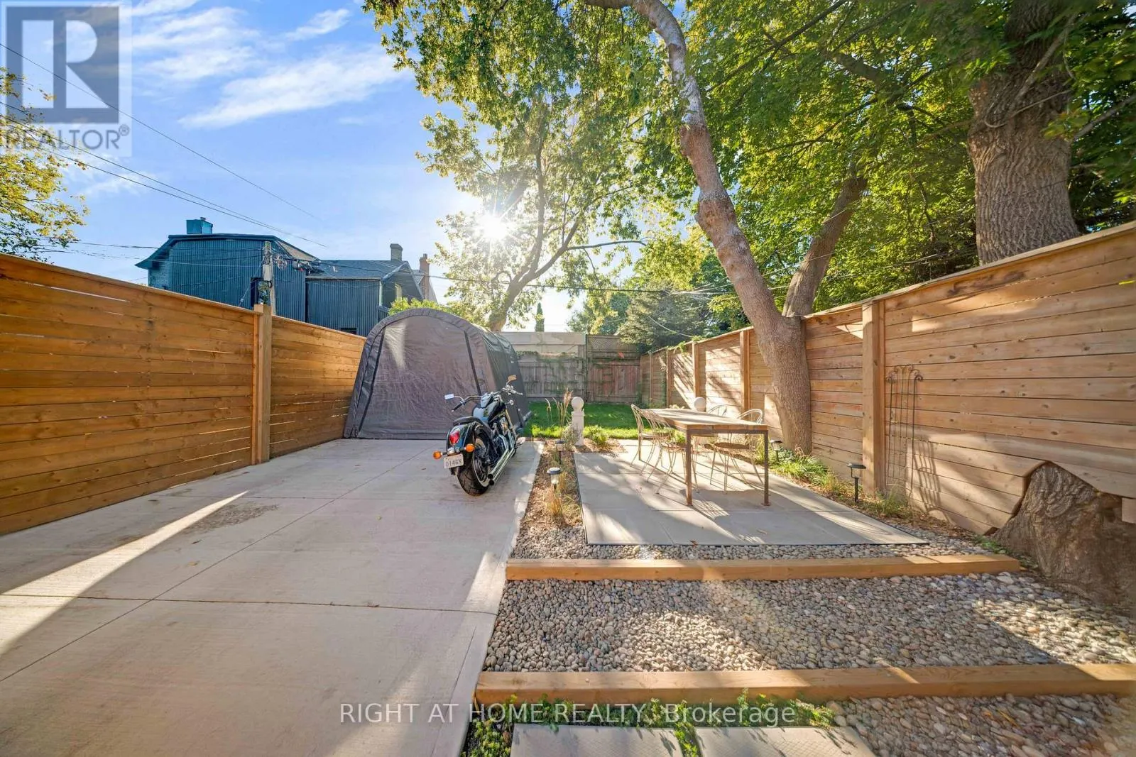 1642 DUFFERIN STREET