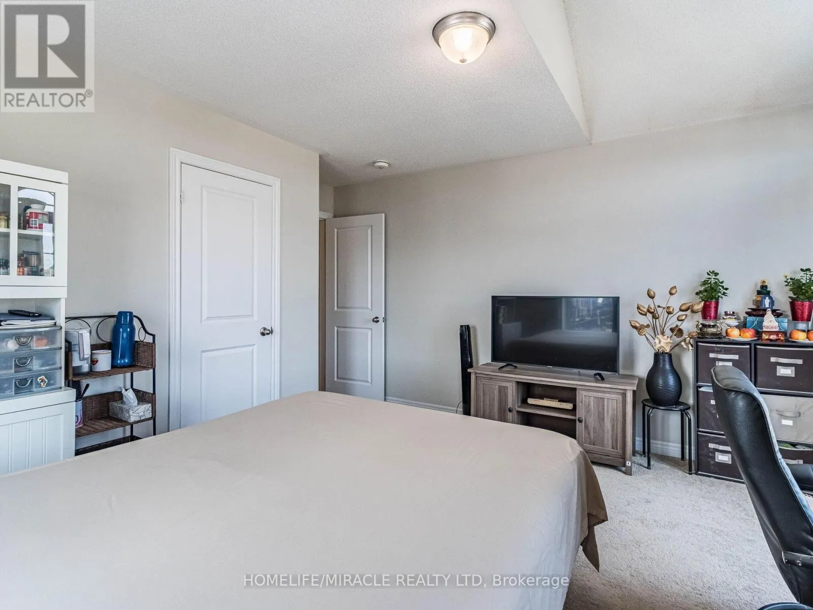 43 FINEGAN CIRCLE
