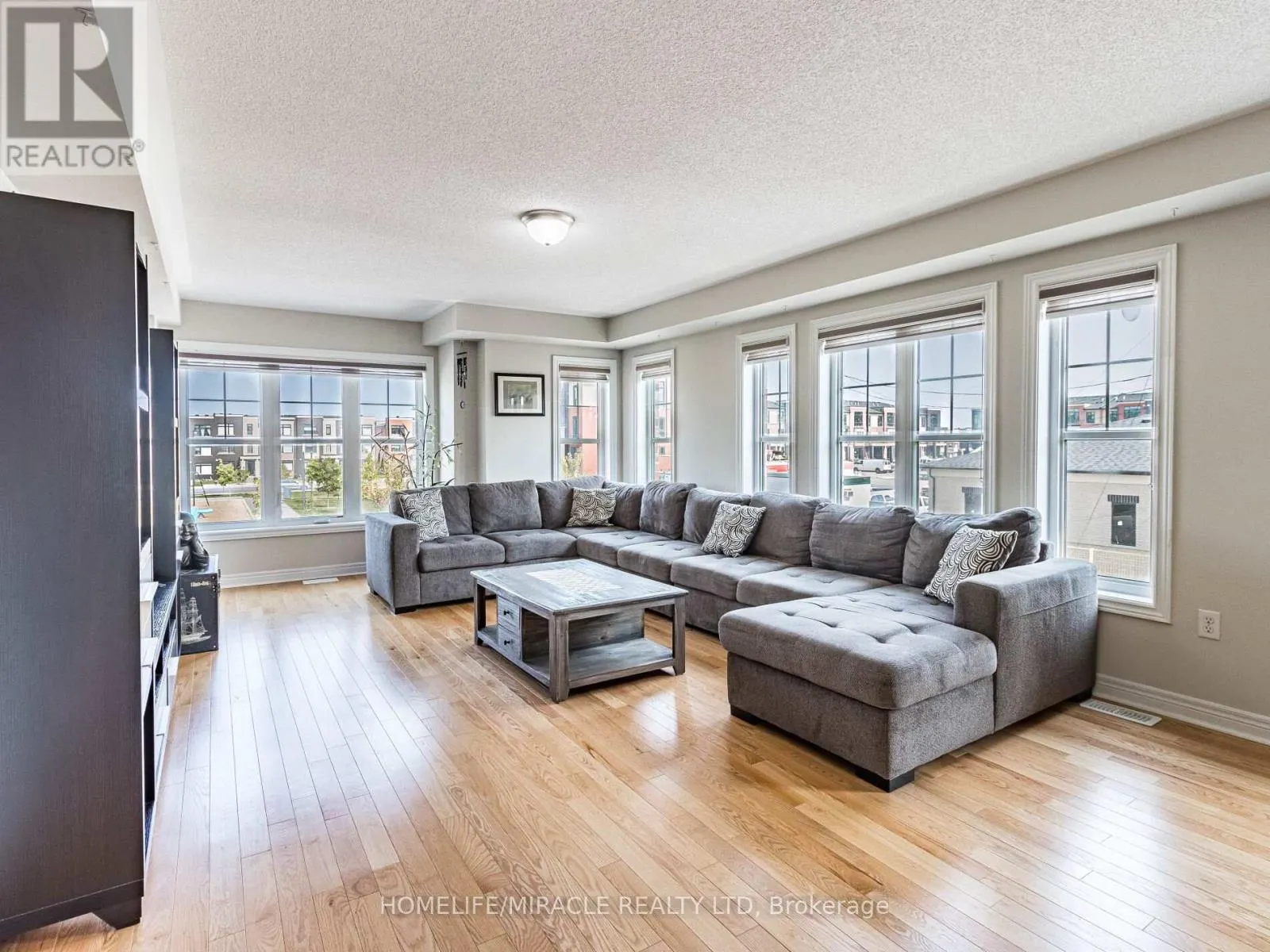 43 FINEGAN CIRCLE