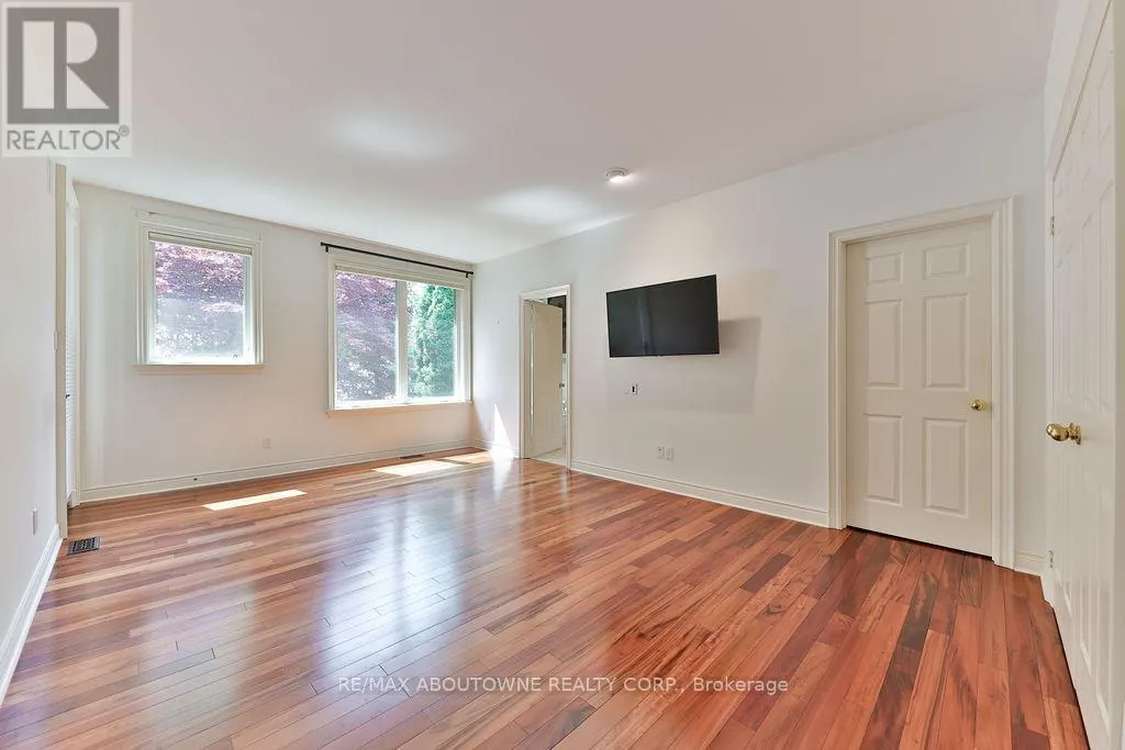 14 HOLYROOD AVENUE