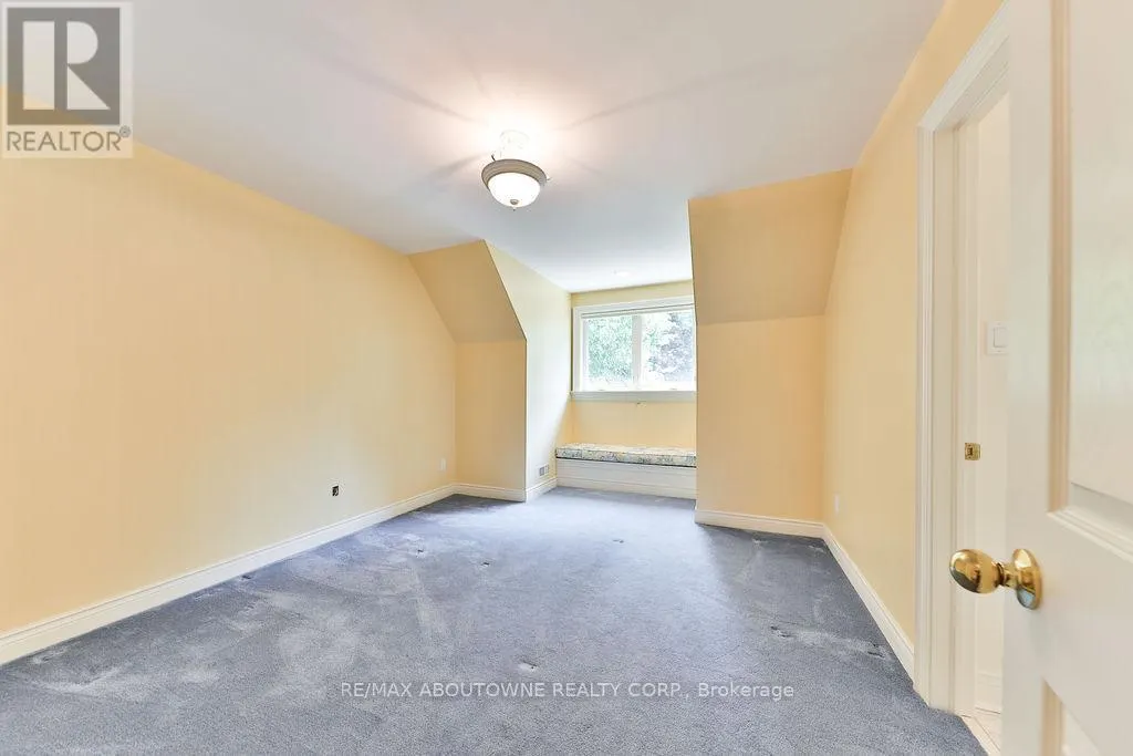 14 HOLYROOD AVENUE
