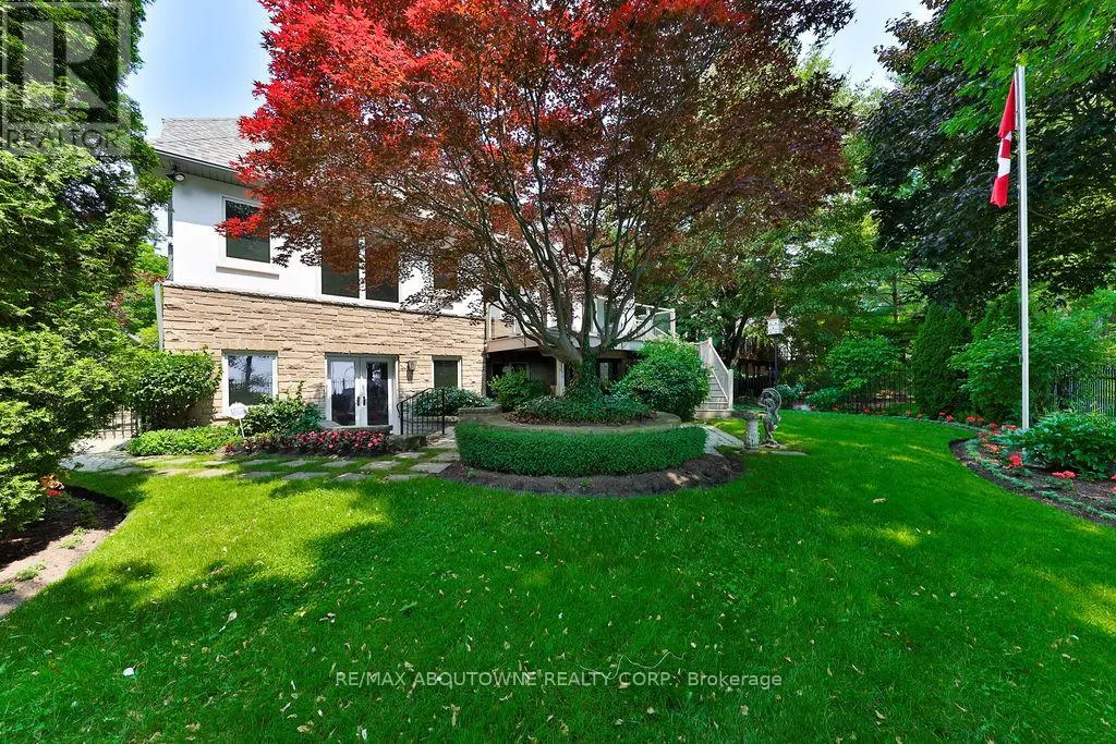 14 HOLYROOD AVENUE