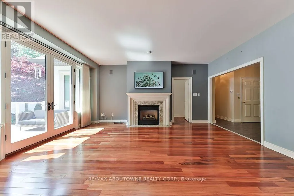 14 HOLYROOD AVENUE