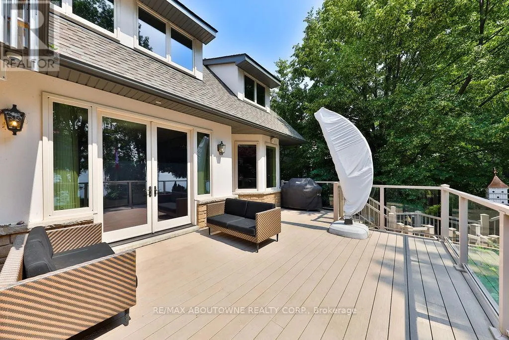 14 HOLYROOD AVENUE