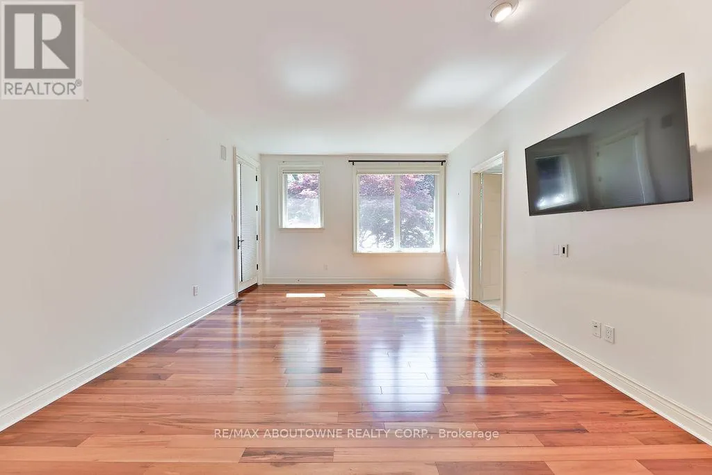 14 HOLYROOD AVENUE