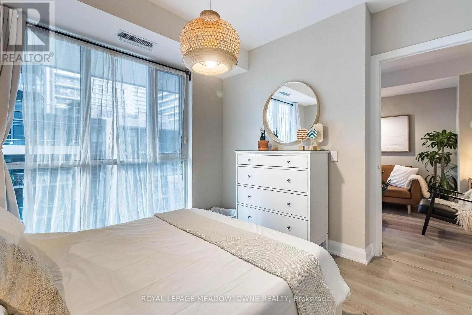 606 - 110 MARINE PARADE DRIVE