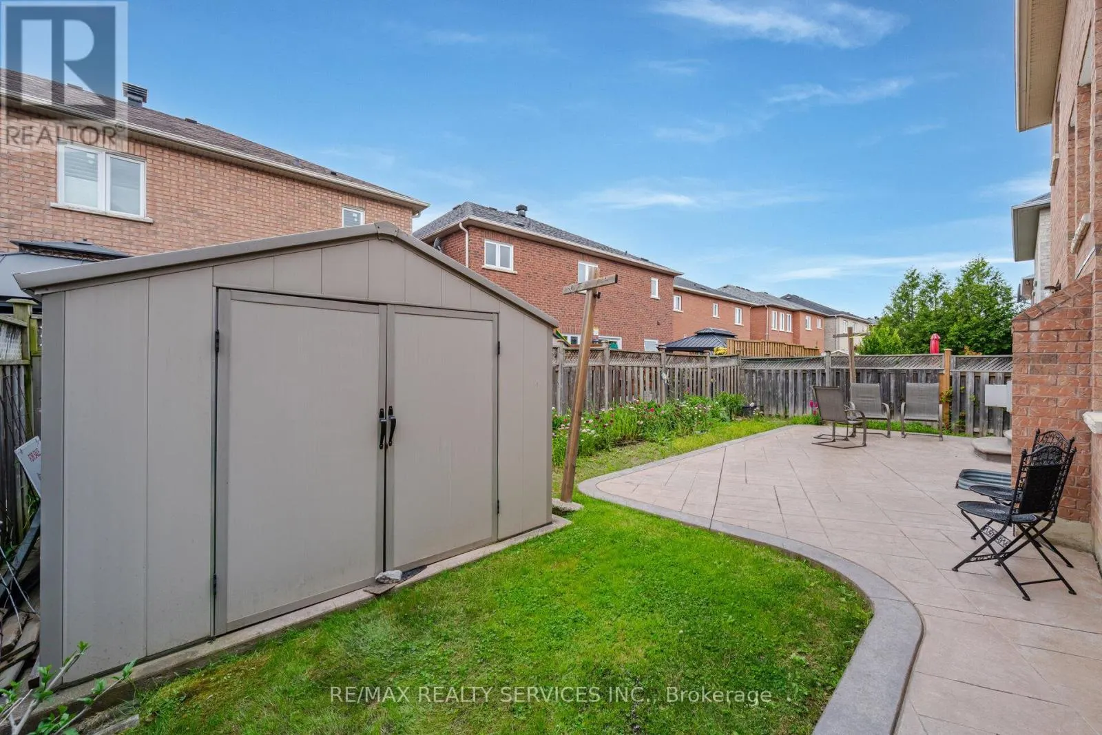 17 REGIS CIRCLE