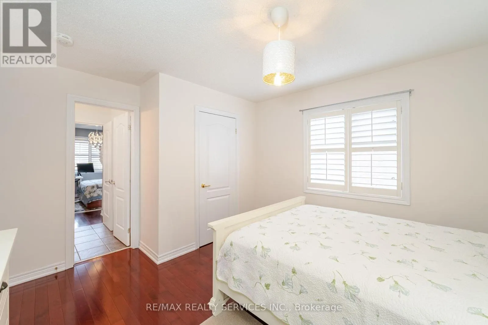 17 REGIS CIRCLE