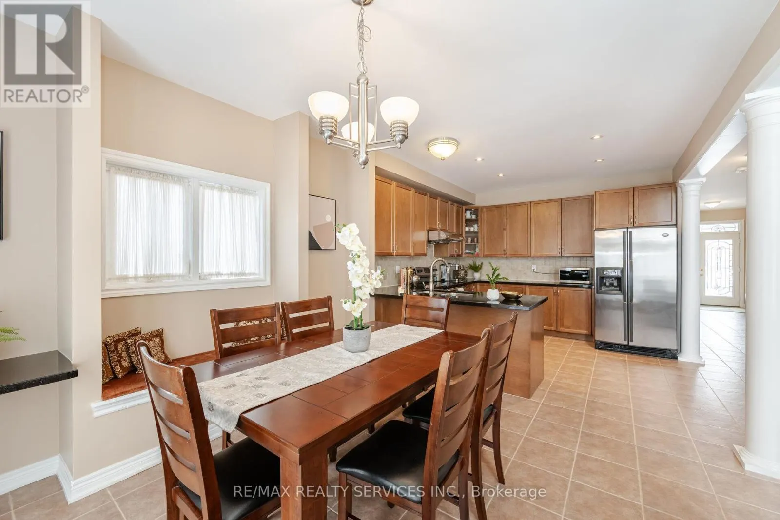 17 REGIS CIRCLE