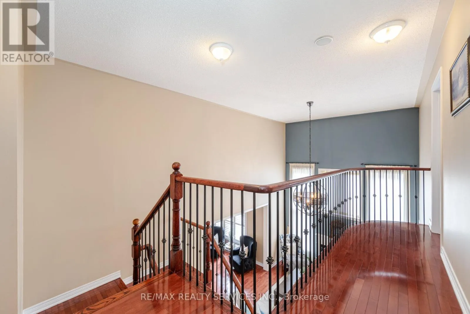 17 REGIS CIRCLE