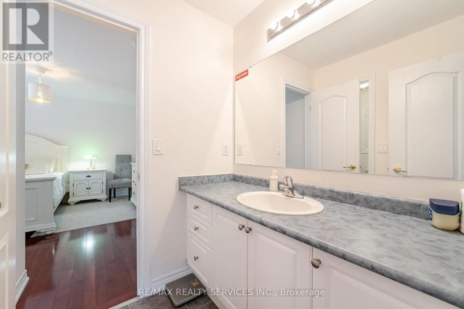17 REGIS CIRCLE