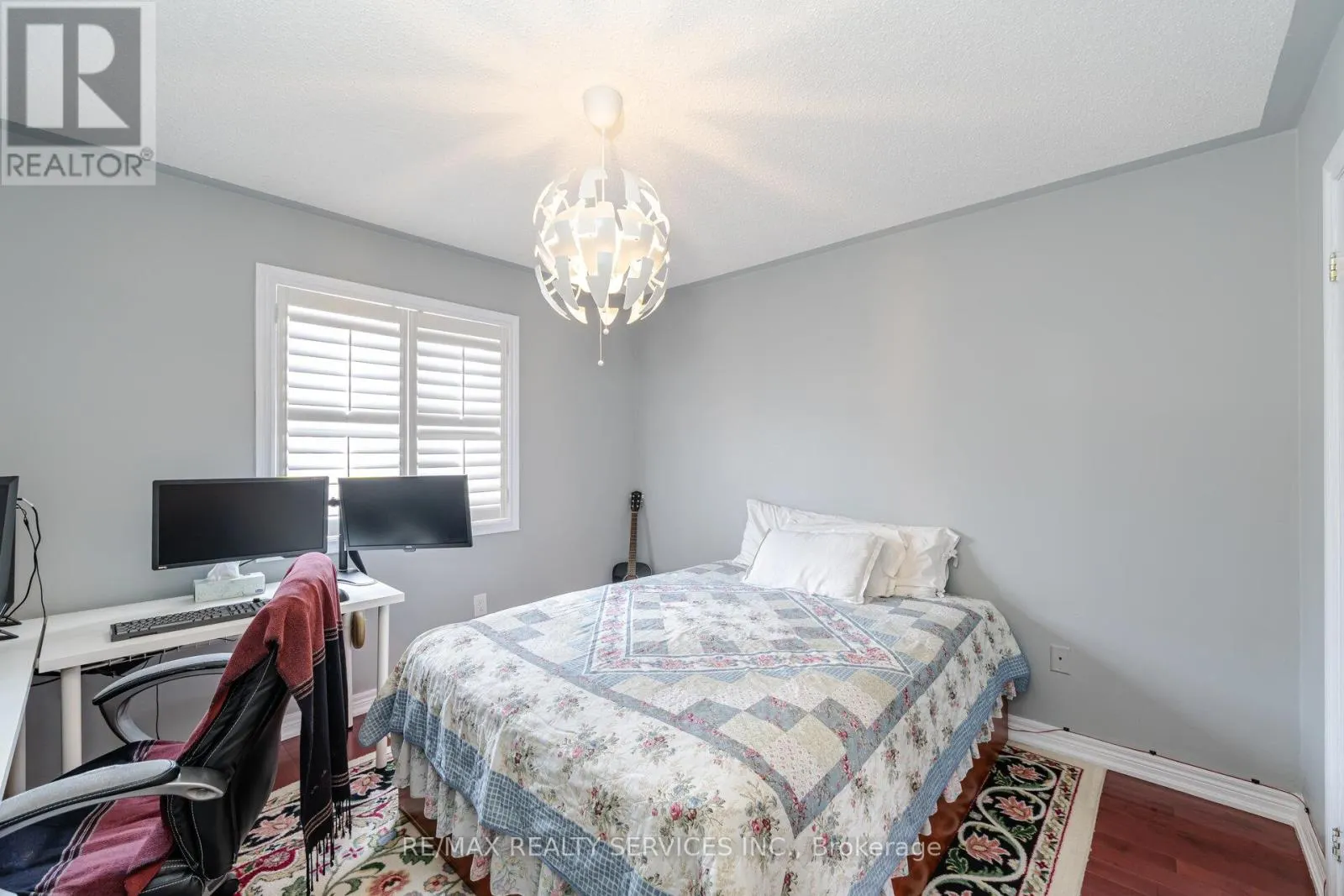 17 REGIS CIRCLE