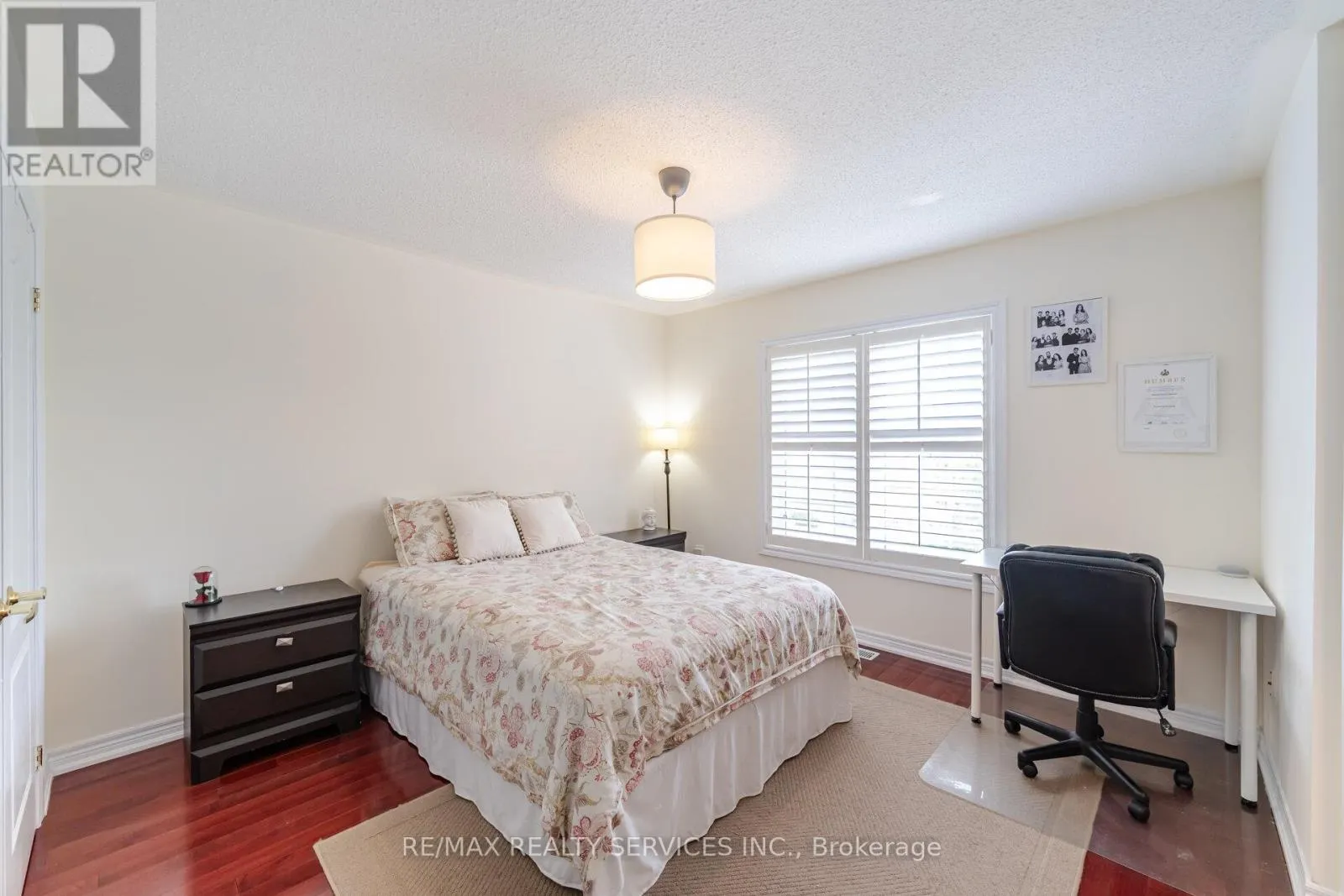 17 REGIS CIRCLE