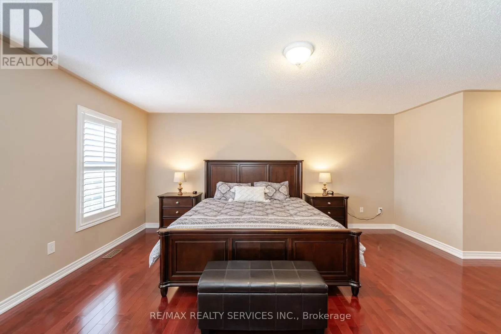 17 REGIS CIRCLE