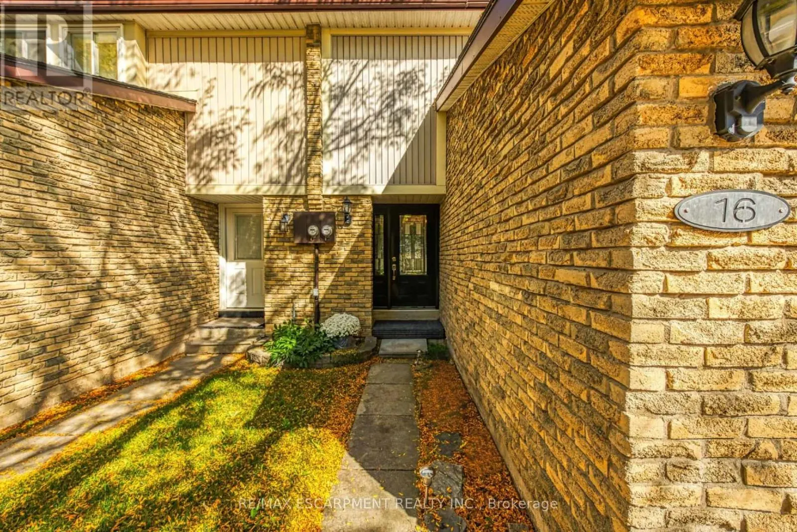 16 - 341 WILSON DRIVE