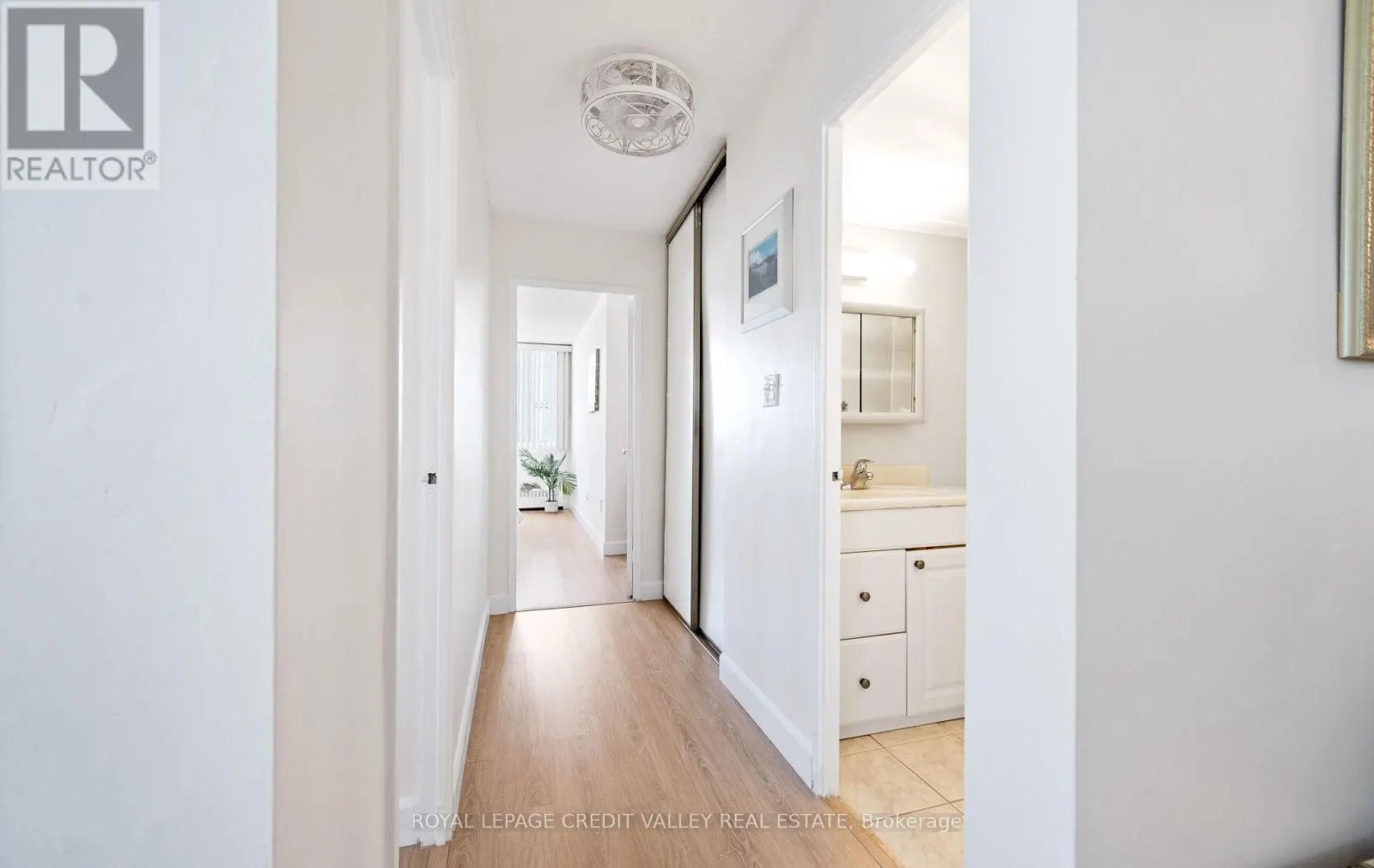 601 - 2263 MARINE DRIVE