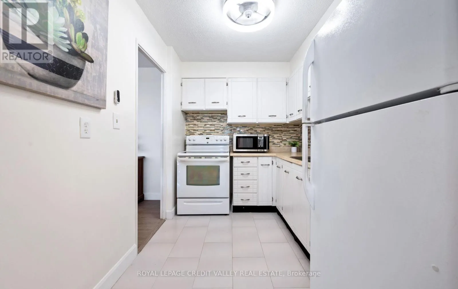 601 - 2263 MARINE DRIVE