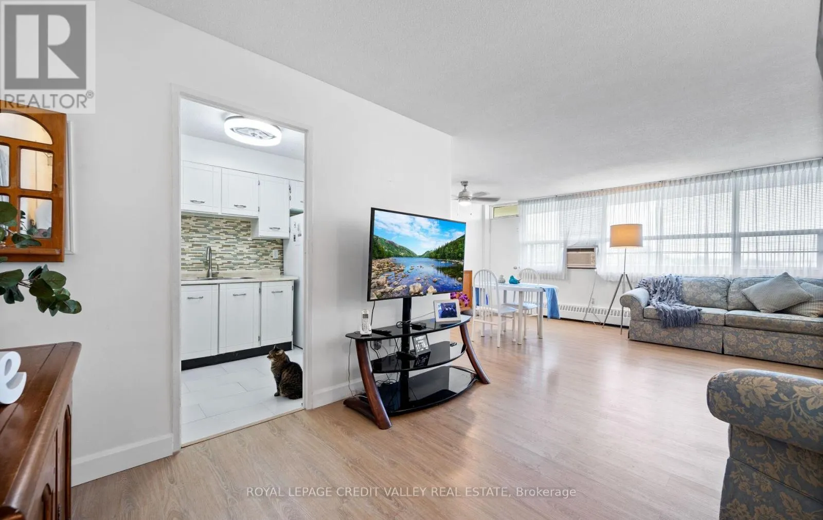 601 - 2263 MARINE DRIVE
