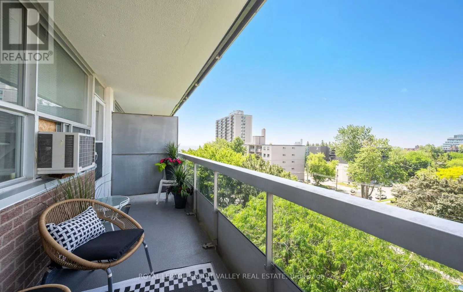 601 - 2263 MARINE DRIVE