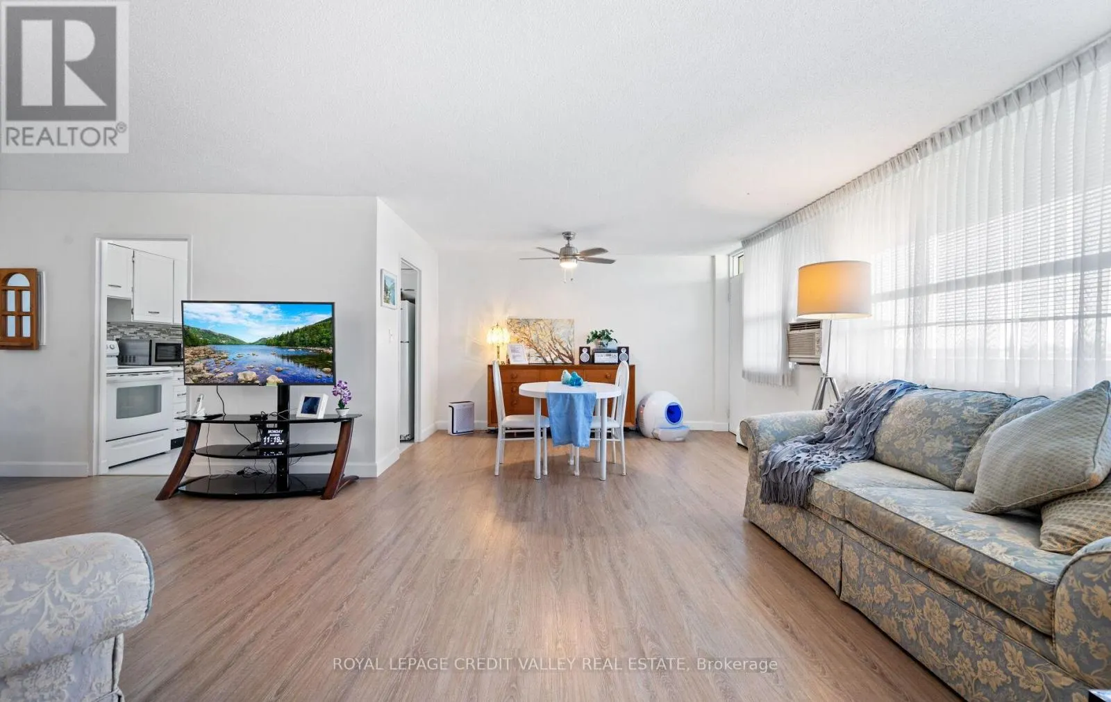 601 - 2263 MARINE DRIVE