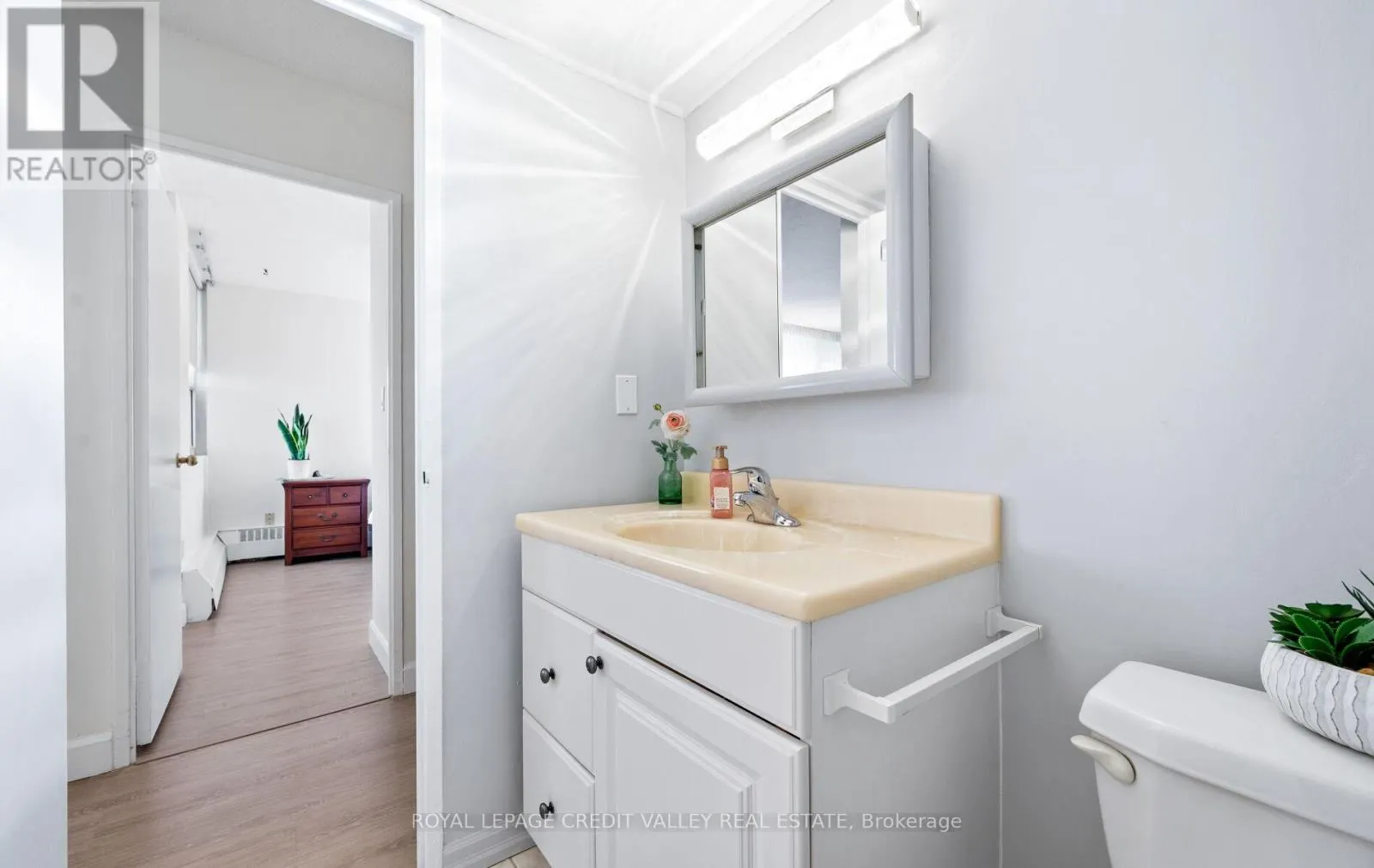 601 - 2263 MARINE DRIVE