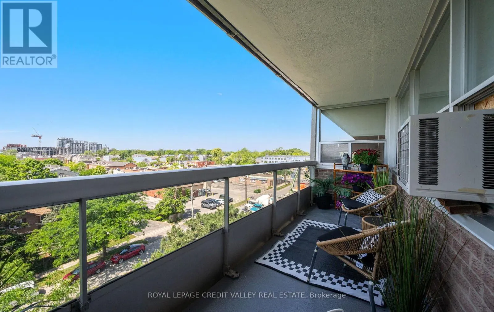 601 - 2263 MARINE DRIVE
