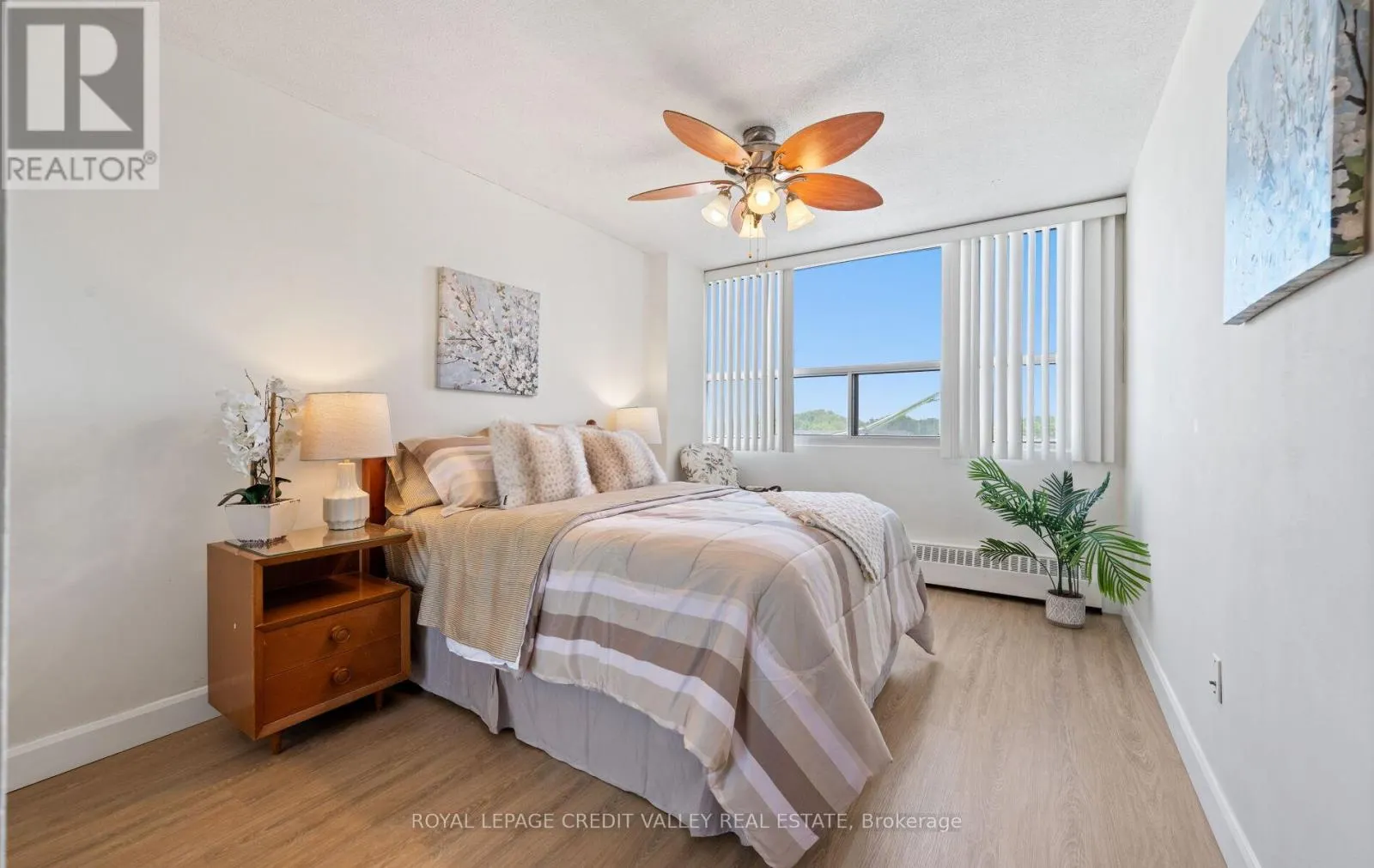 601 - 2263 MARINE DRIVE