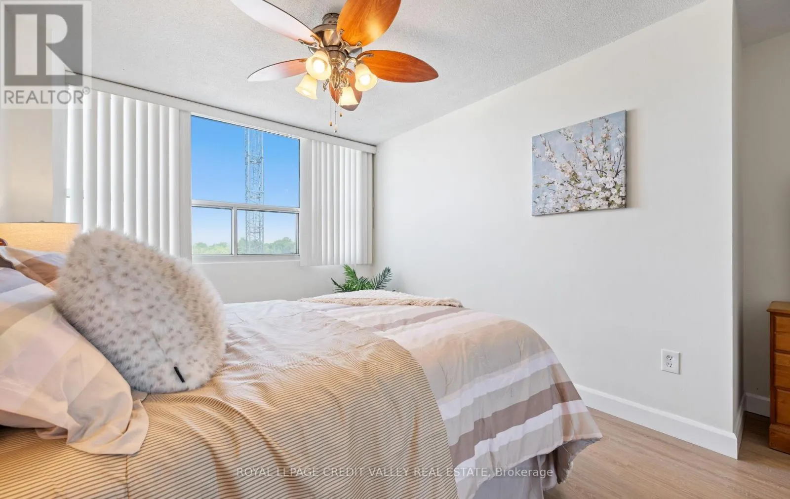 601 - 2263 MARINE DRIVE