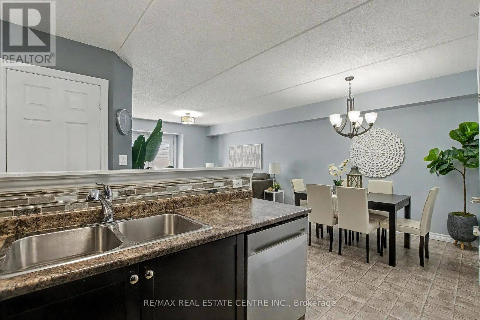 204 - 1380 MAIN STREET E