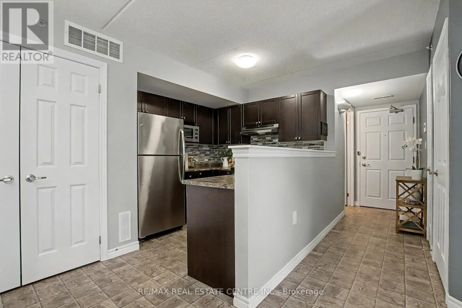 204 - 1380 MAIN STREET E