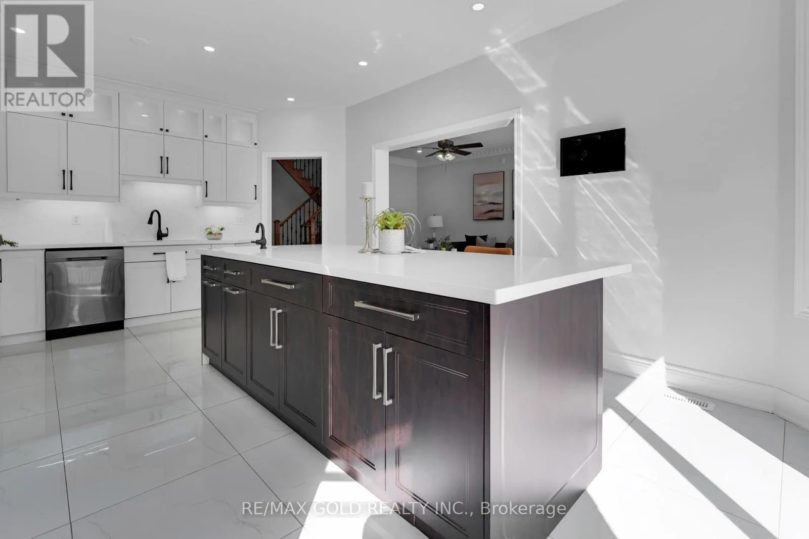 48 FOUNTAINVIEW WAY