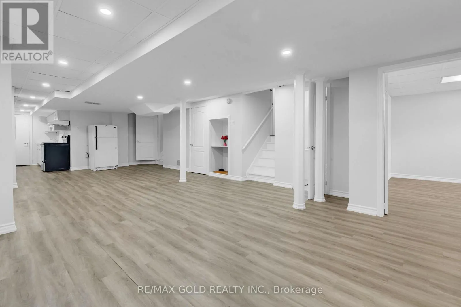 48 FOUNTAINVIEW WAY
