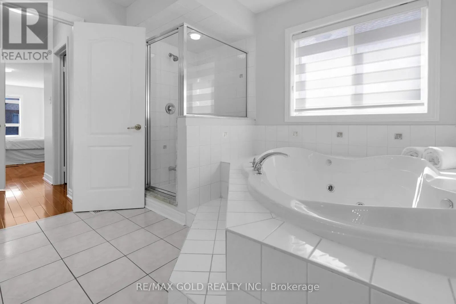 48 FOUNTAINVIEW WAY