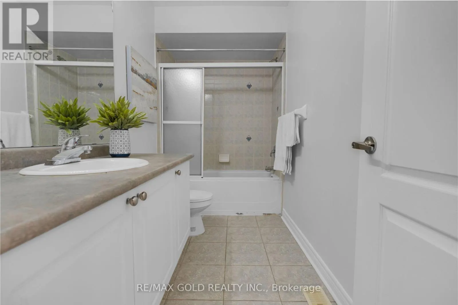 48 FOUNTAINVIEW WAY