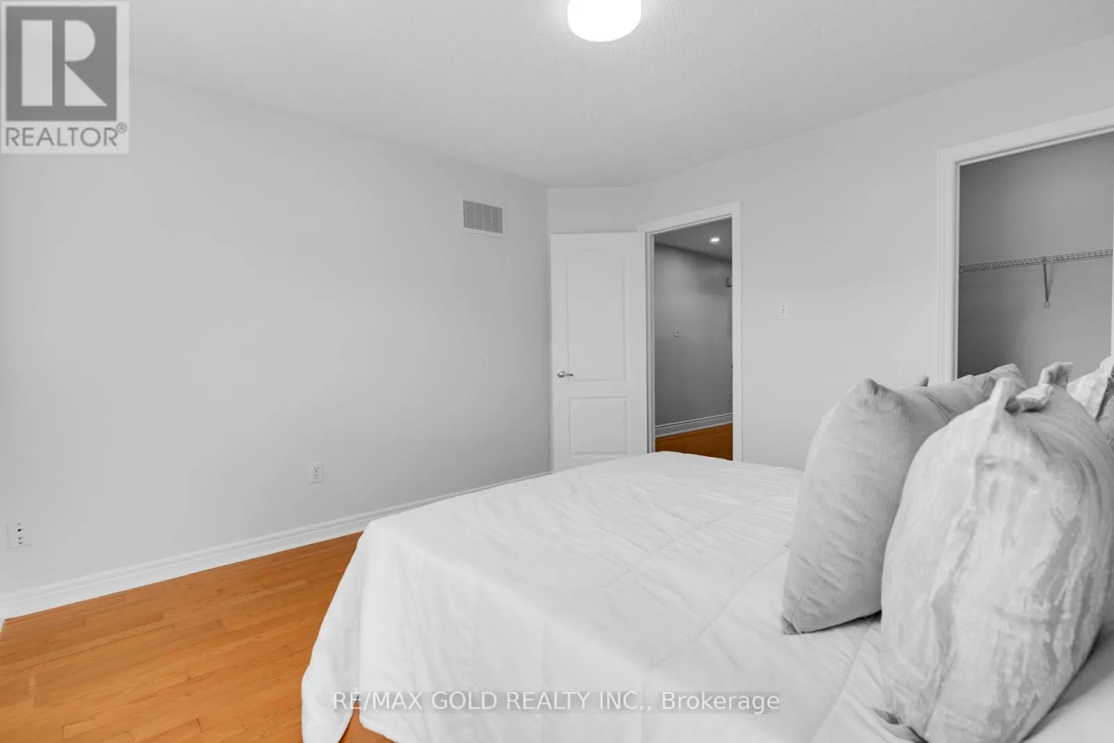 48 FOUNTAINVIEW WAY