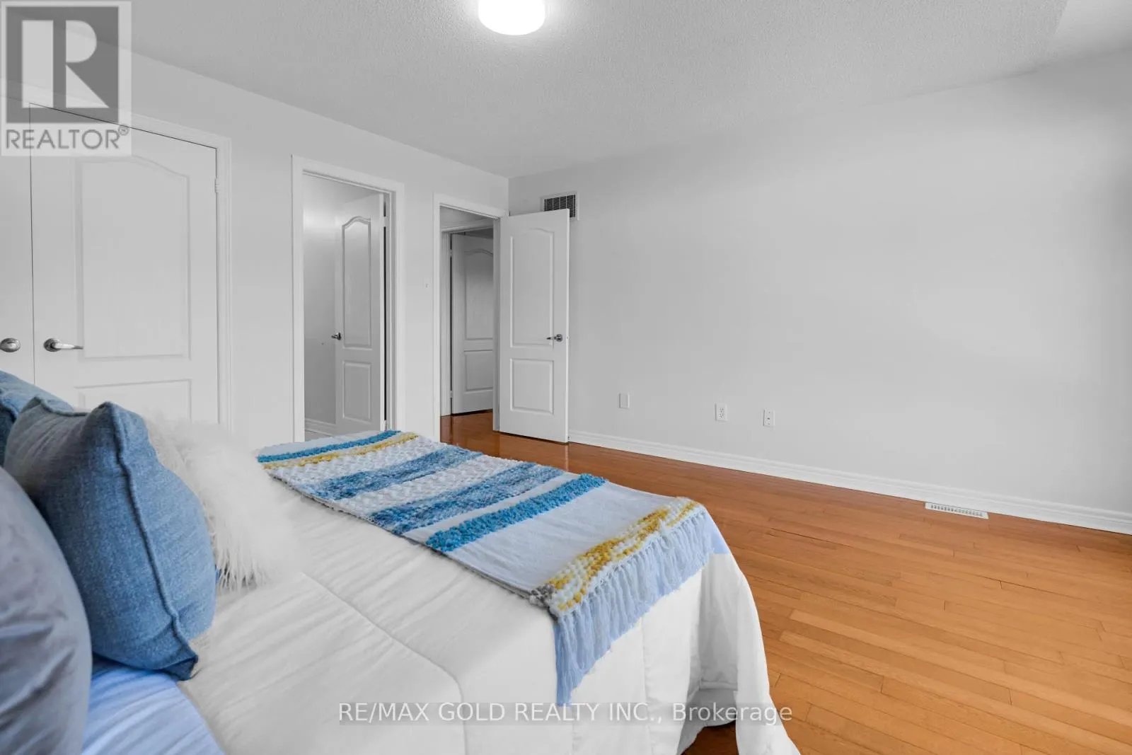 48 FOUNTAINVIEW WAY