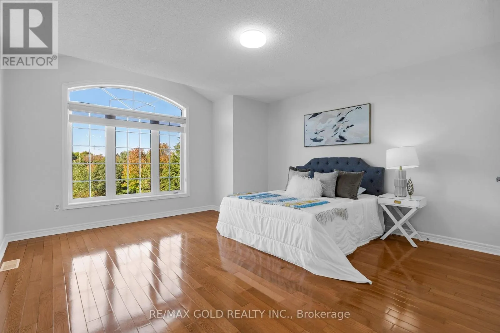 48 FOUNTAINVIEW WAY