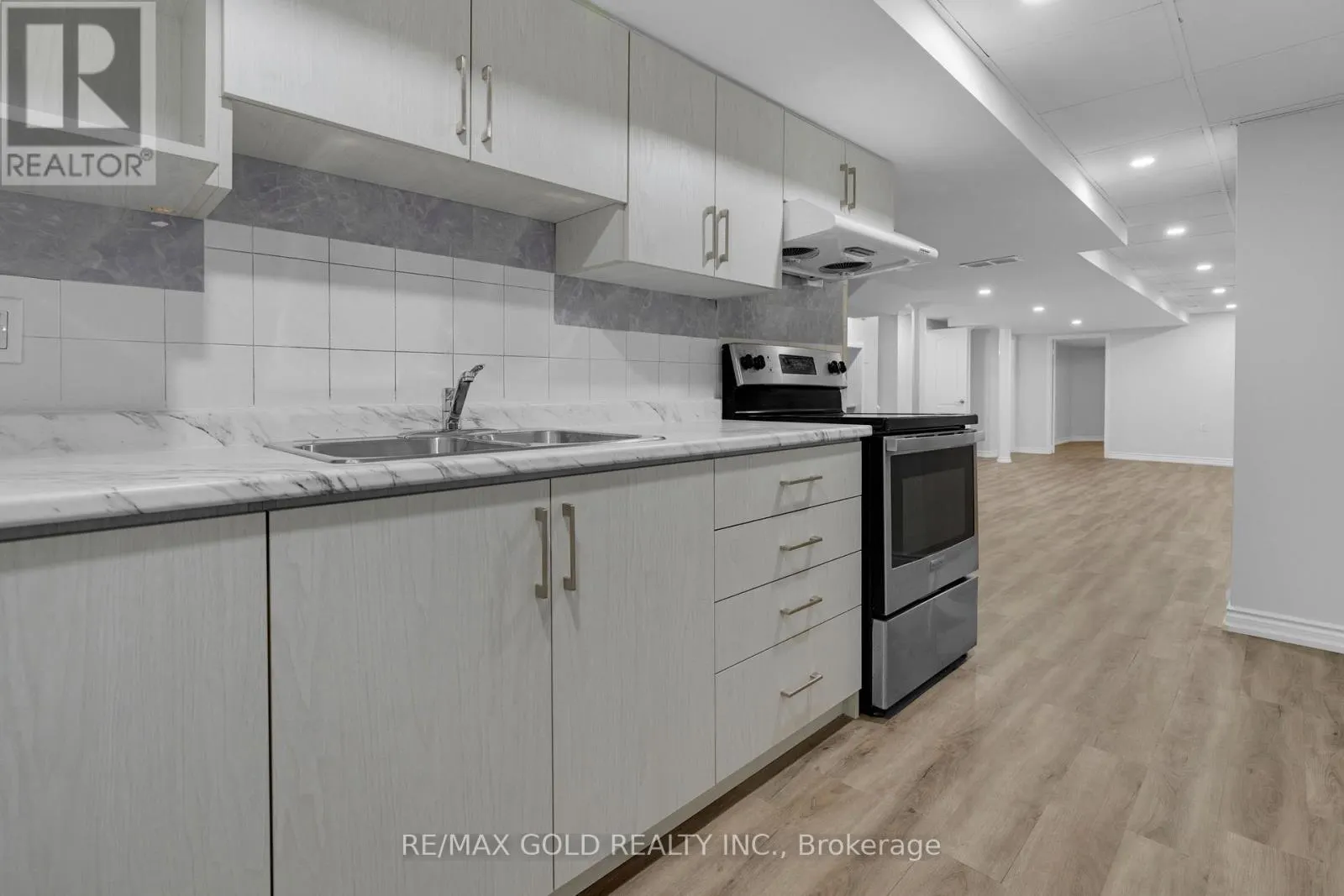 48 FOUNTAINVIEW WAY