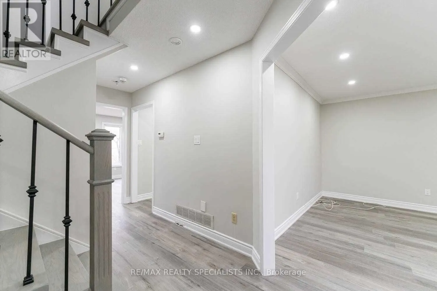 UPPER - 10 SANDMERE AVENUE