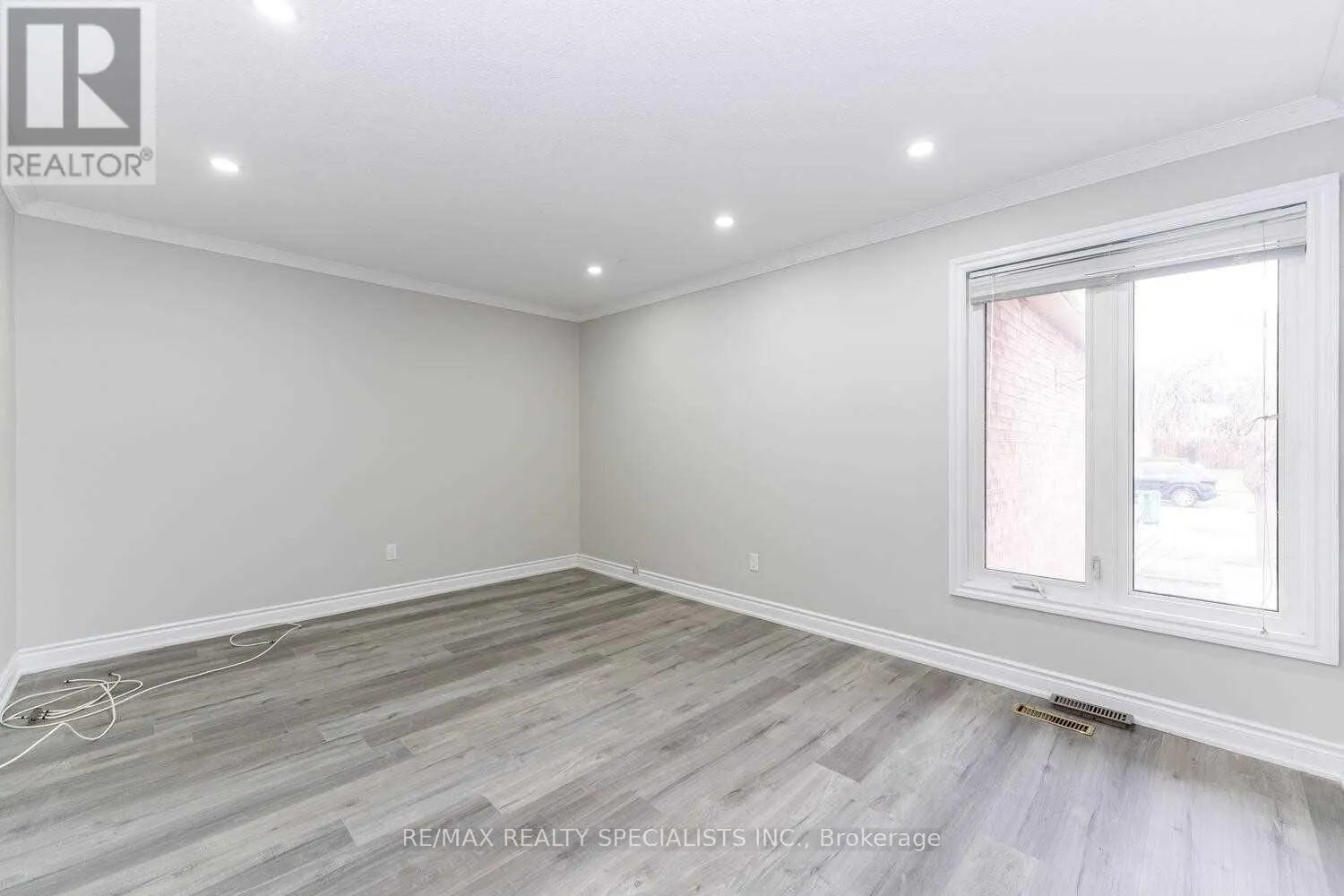UPPER - 10 SANDMERE AVENUE