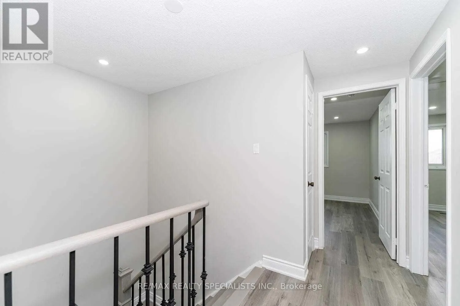 UPPER - 10 SANDMERE AVENUE