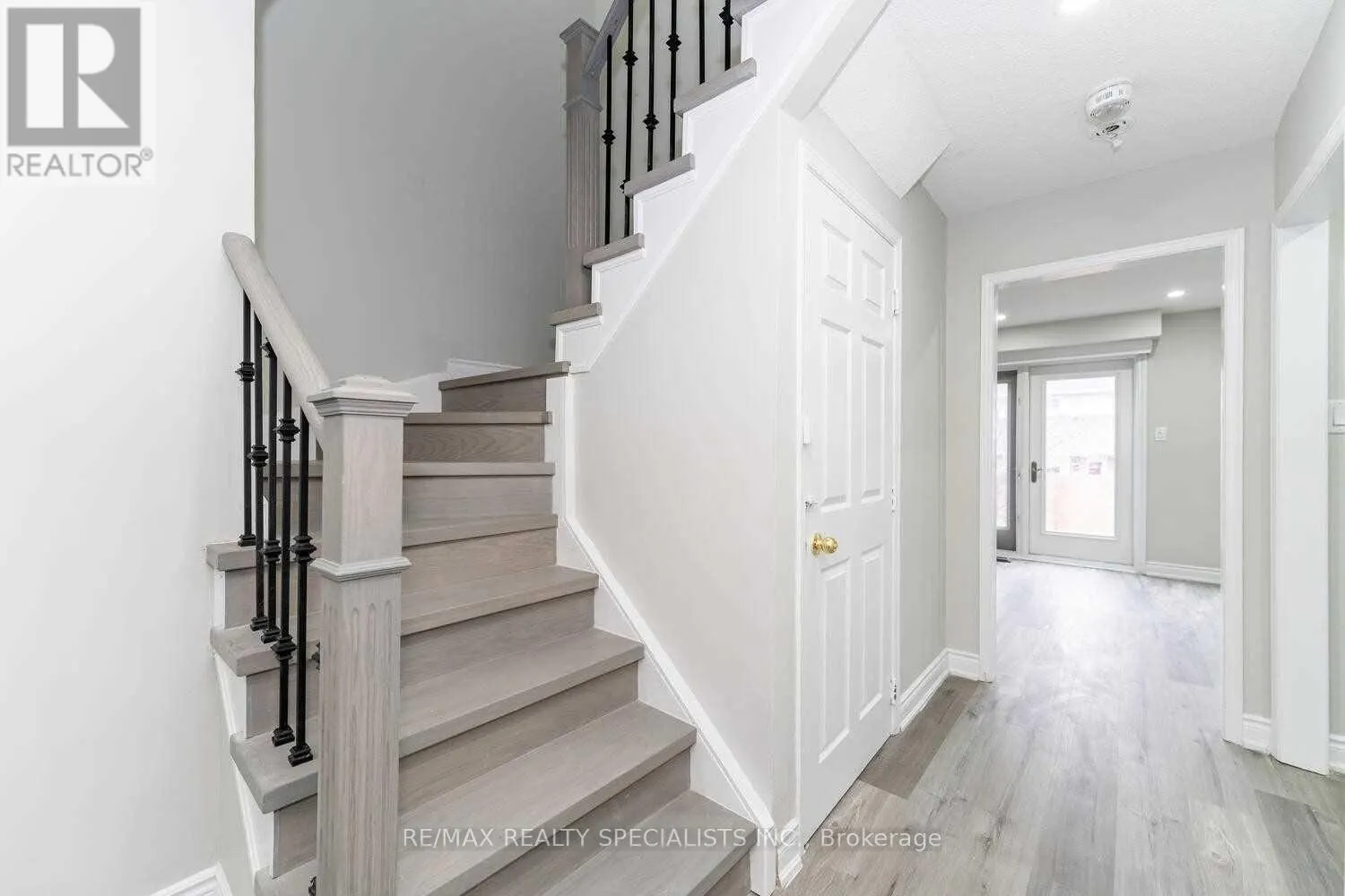 UPPER - 10 SANDMERE AVENUE